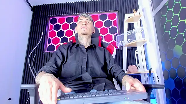 Max Hader  online show from March 21, 8:19 am