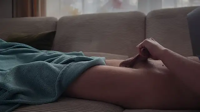 boylouis17 online show from April 20, 5:04 pm