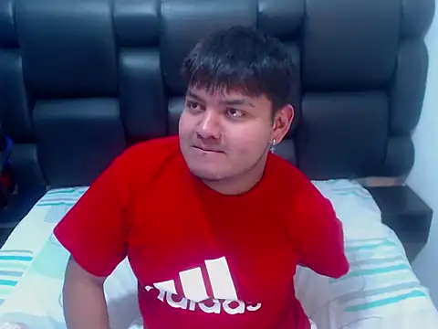 XNoahDeepThroatX online show from March 26, 3:43 am