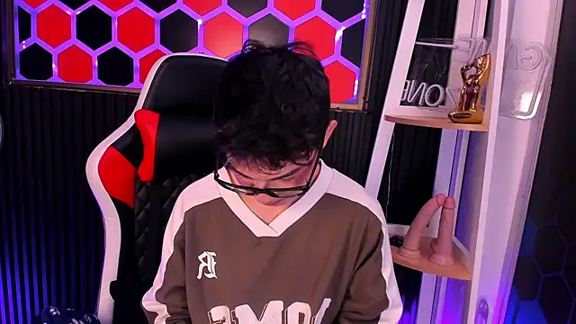 Cristopher Wild online show from June 11, 8:18 pm