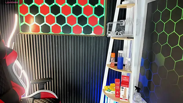 Cristopher Wild online show from April 17, 9:50 pm