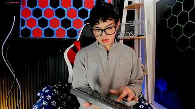 Cristopher Wild online show from April 30, 8:16 pm