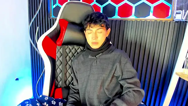 Cristopher Wild online show from April 13, 8:31 pm