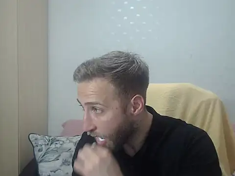 BlondEagleMuscle online show from April 5, 9:11 pm