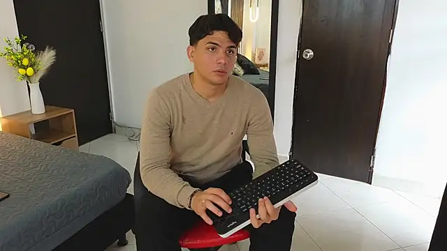 MrAdonis  online show from April 14, 7:46 pm