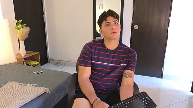 MrAdonis  online show from April 7, 7:25 pm