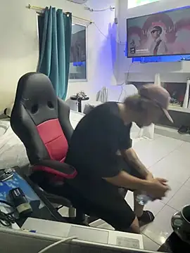 AngelLatinBoy online show from April 7, 2:33 am
