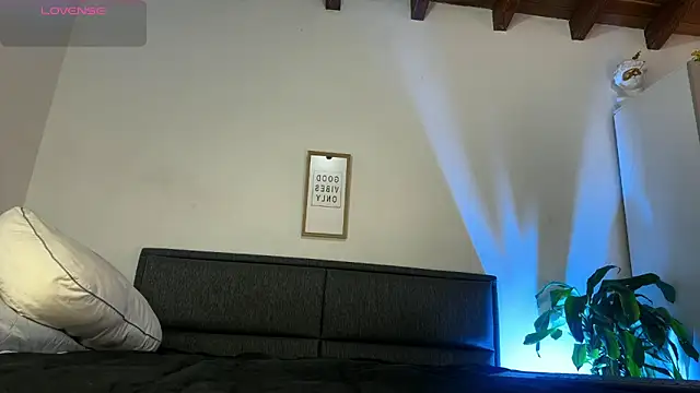 Mateobaer  online show from March 24, 1:05 pm