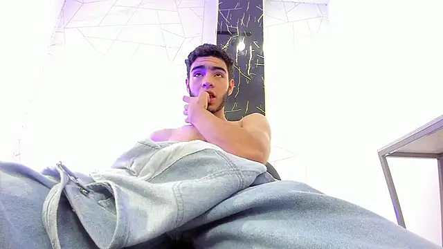 Valentin Lux online show from April 6, 4:46 am