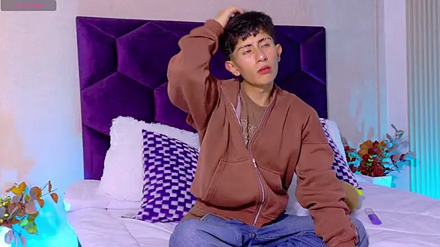 AndyJustgame  online show from May 12, 7:39 am