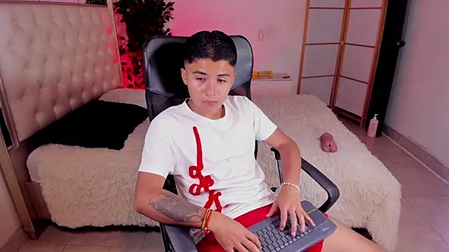 Liam Dustin online show from May 23, 10:48 pm