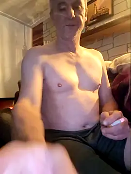 Cutiecumsalot online show from March 19, 7:00 am