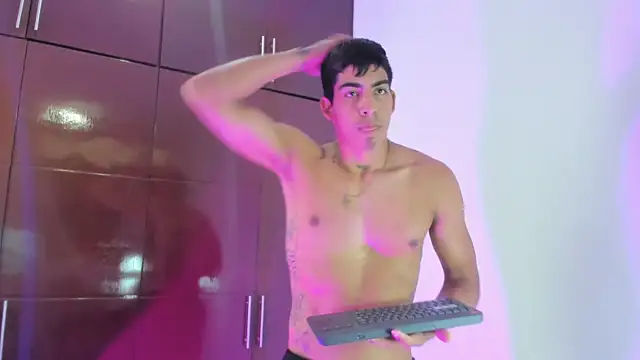 Milo LatinBoy online show from April 1, 7:00 pm