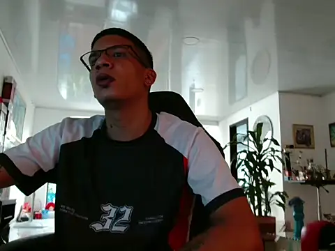 Angelito fiery online show from April 9, 1:17 pm