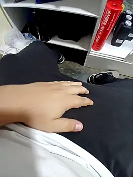 boysexy2207 online show from April 6, 8:42 pm