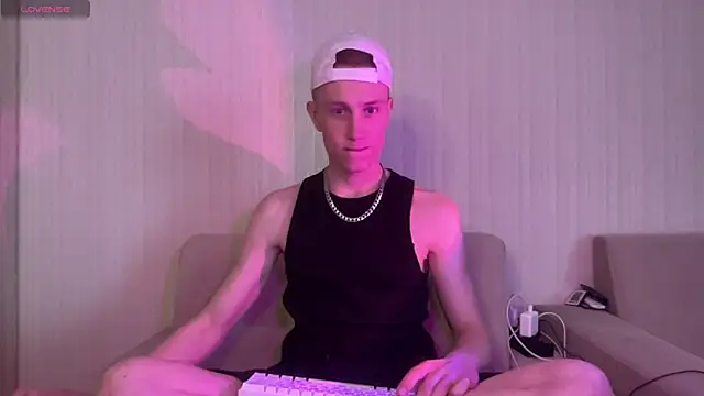 Travis Gracile online show from April 19, 9:31 am