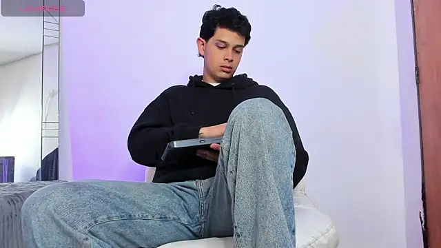 elijah stoone online show from April 16, 1:11 pm