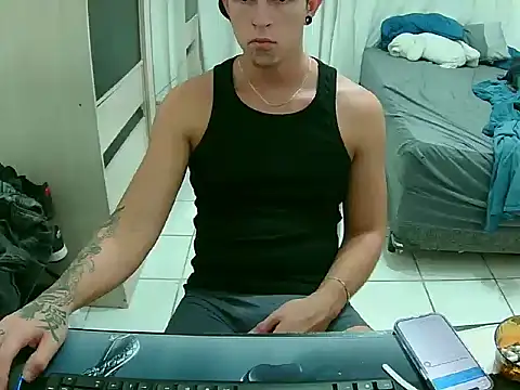 allanmilanii online show from April 25, 11:35 pm