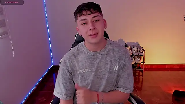 OLIVER K online show from April 18, 8:31 pm