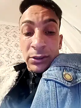 Zoltan223567 online show from April 17, 11:40 pm