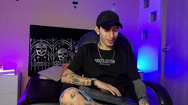 Vergil Noir  online show from June 4, 4:07 am