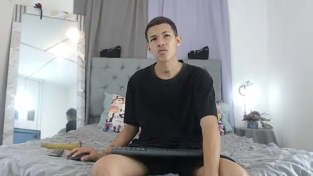 PhillipCox online show from June 15, 12:52 pm