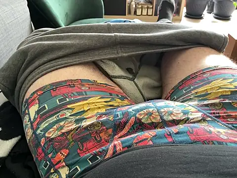 horny-bear89 online show from April 26, 2:14 pm