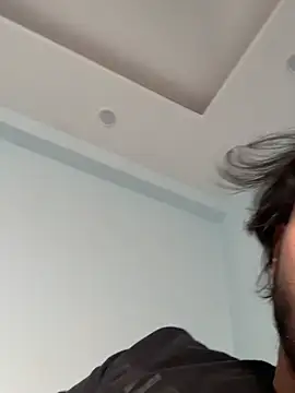 straNgErr    online show from May 9, 11:33 am