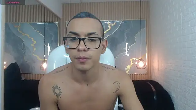 maximiliano hotdevil online show from May 25, 5:02 am