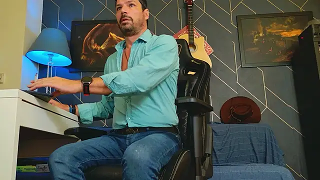 ChrisKox online show from October 5, 7:45 am