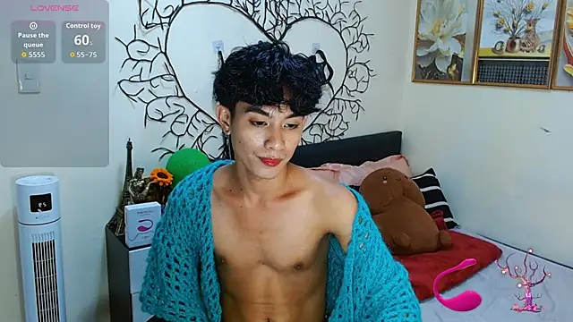 WildestTwink online show from November 15, 8:00 pm