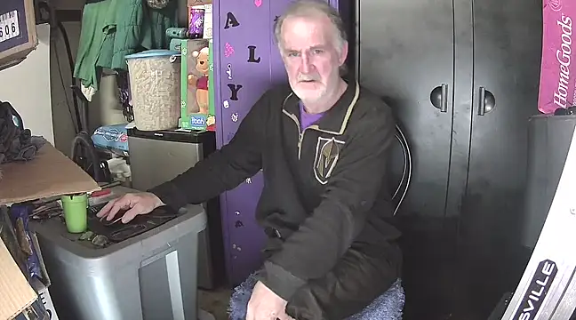 Snapshot of Sweet_Sexy1963 chatting on December 20, 5:57 am Sweet Sexy1963 online show from December 20, 5:57 am