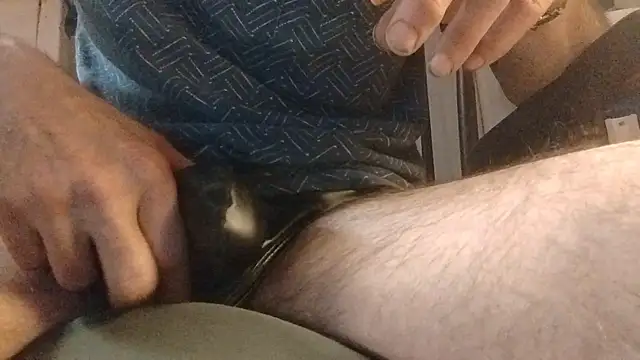 ROBERT0516 online show from December 1, 12:30 pm