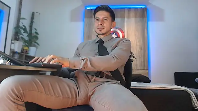 Andrew 4  online show from March 6, 1:24 am