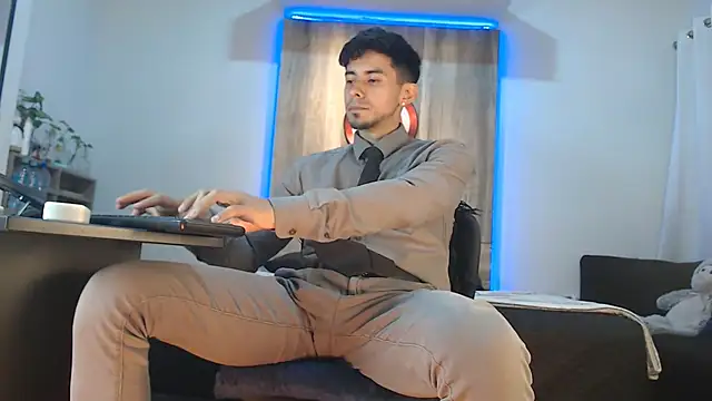 Andrew 4  online show from November 7, 4:05 am