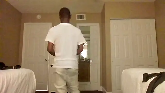 MrRuddeebony online show from April 26, 9:28 am