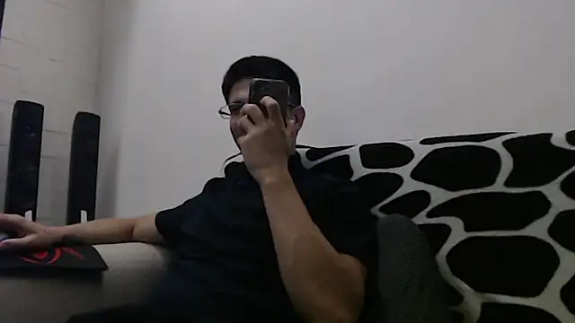 Snapshot of SebastianReiss chatting on October 4, 5:40 pm SebastianReiss online show from October 4, 5:40 pm