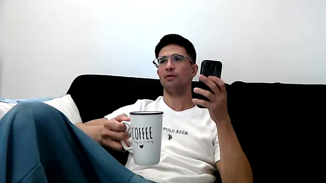 Snapshot of SebastianReiss chatting on March 20, 7:25 am SebastianReiss online show from March 20, 7:25 am