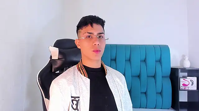 Snapshot of AlanNaughty chatting on March 7, 8:33 pm AlanNaughty online show from March 7, 8:33 pm