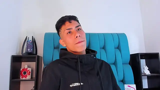 Snapshot of AlanNaughty chatting on January 17, 9:10 pm AlanNaughty online show from January 17, 9:10 pm