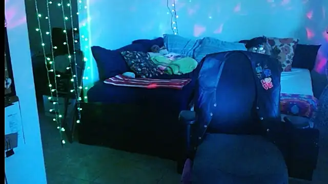 Snapshot of mycock2474u chatting on February 17, 12:54 am mycock2474u online show from February 17, 12:54 am