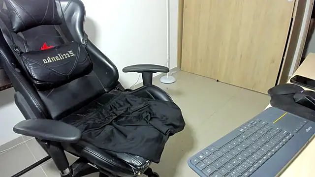 jacobelijah11 online show from April 7, 12:54 am