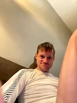 Snapshot of londonfuckwhore chatting on October 27, 4:04 am londonfuckwhore online show from October 27, 4:04 am