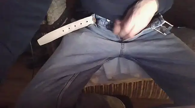 Snapshot of Hunzi123 chatting on February 20, 6:39 am Hunzi123 online show from February 20, 6:39 am