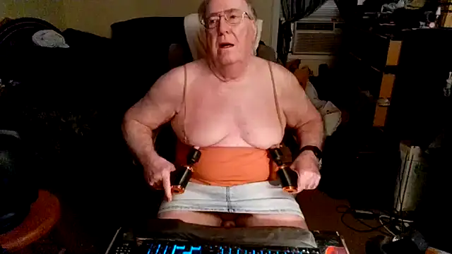 Toastir online show from October 31, 6:33 pm