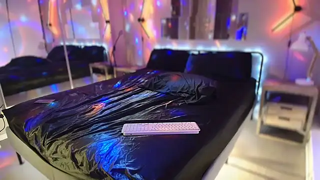 MikyFoxx online show from December 20, 5:58 am