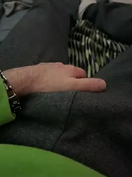 Snapshot of _Inchiodo_ chatting on December 27, 6:35 am  Inchiodo  online show from December 27, 6:35 am