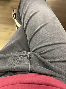 Snapshot of _Inchiodo_ chatting on December 13, 5:43 pm  Inchiodo  online show from December 13, 5:43 pm