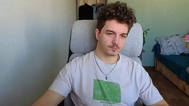 Remy Miles online show from March 29, 6:24 am