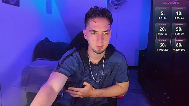 Alex smith00 online show from March 1, 5:12 pm